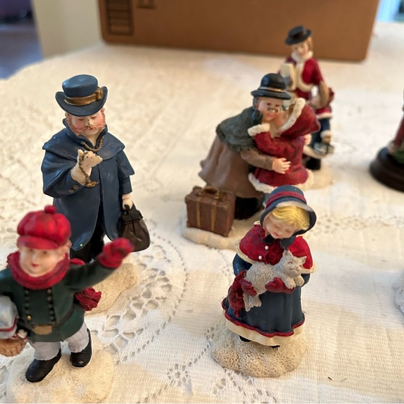 Vintage Village Square Collector Pieces - Picture 6 of 12